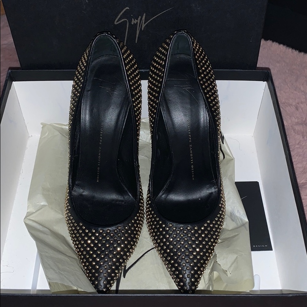 Giuseppe zanotti studded pumps 39